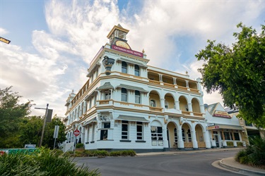 The historic Criterion Hotel on the banks of the Fitzroy River